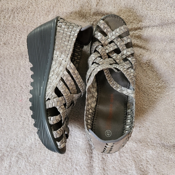 BM Bernie Mev. Peep Toe Wedge Sandals 41 Gray& Silver Woven Elastic Shoes EUC. - Picture 4 of 4